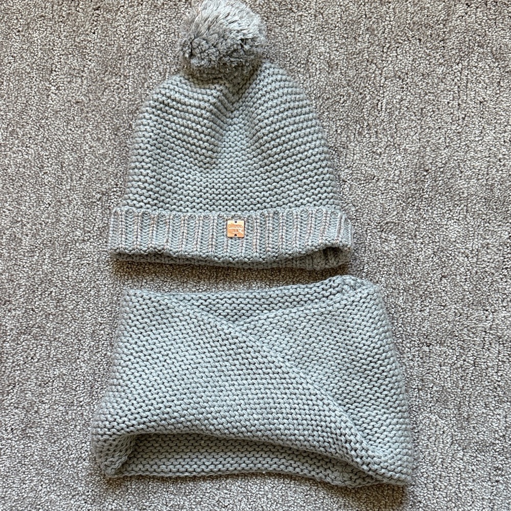 Cozy Gray with accent rose gold Knit Kids hat and snood. Excellent condition .